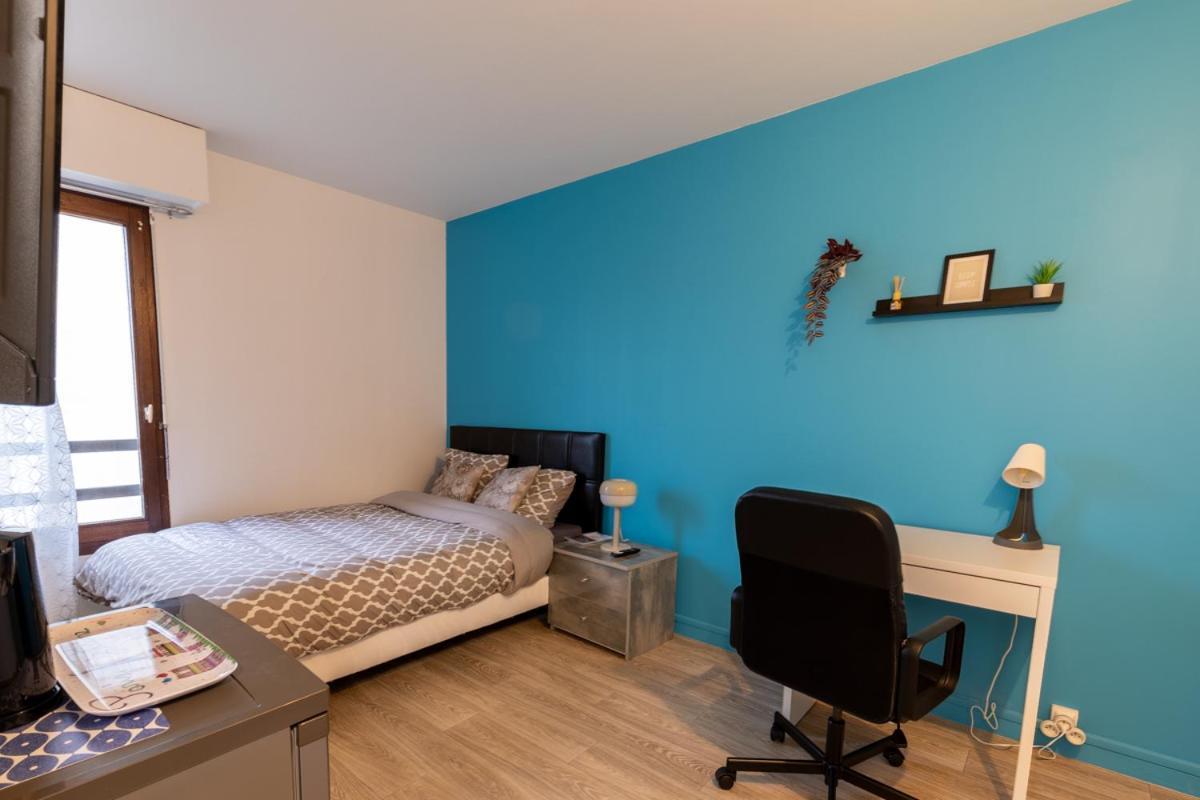 Le Beau Refuge Parisien De Cergy - Parisian Modern Flat At Cergy Bed & Breakfast Exterior photo