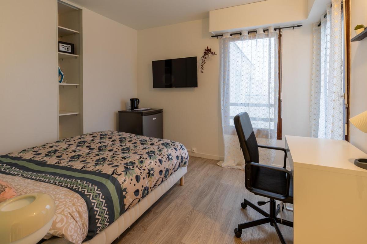 Le Beau Refuge Parisien De Cergy - Parisian Modern Flat At Cergy Bed & Breakfast Exterior photo