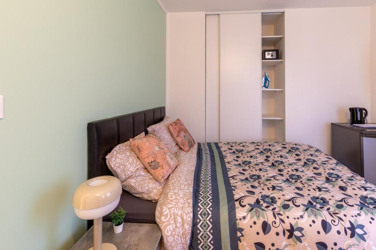 Le Beau Refuge Parisien De Cergy - Parisian Modern Flat At Cergy Bed & Breakfast Exterior photo