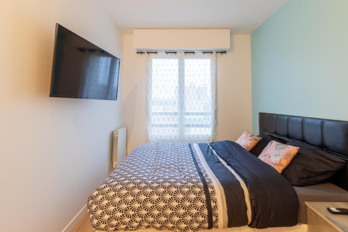 Le Beau Refuge Parisien De Cergy - Parisian Modern Flat At Cergy Bed & Breakfast Exterior photo